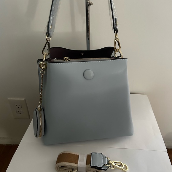 Hip shoulder bag with bonus coin wallet - Picture 3 of 10